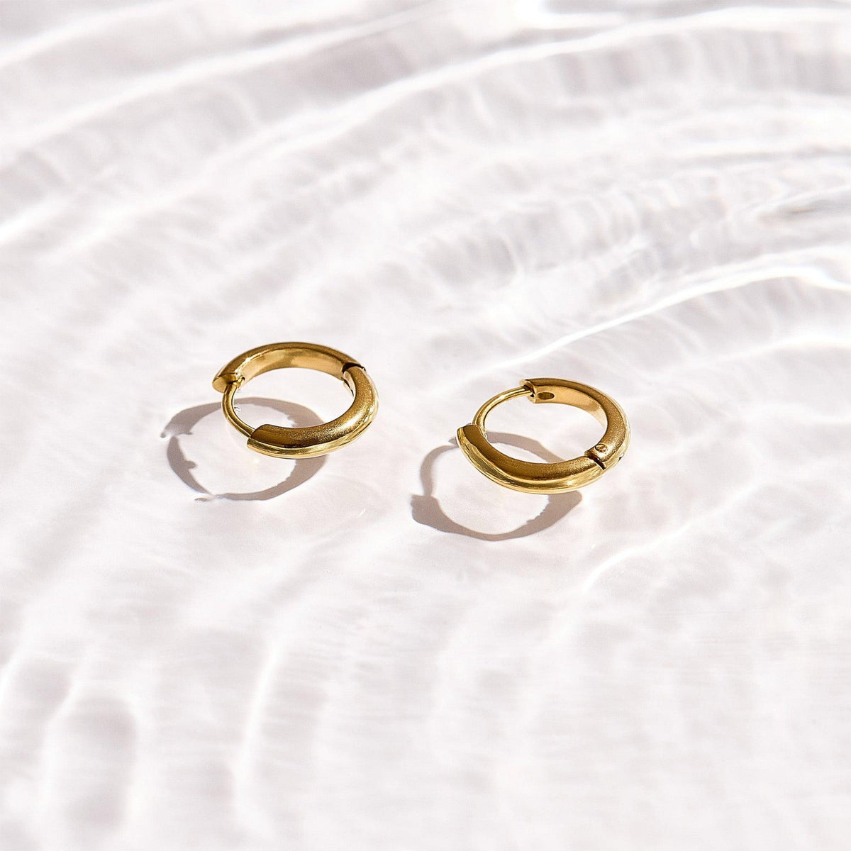Smooth Curve Hoop Earrings