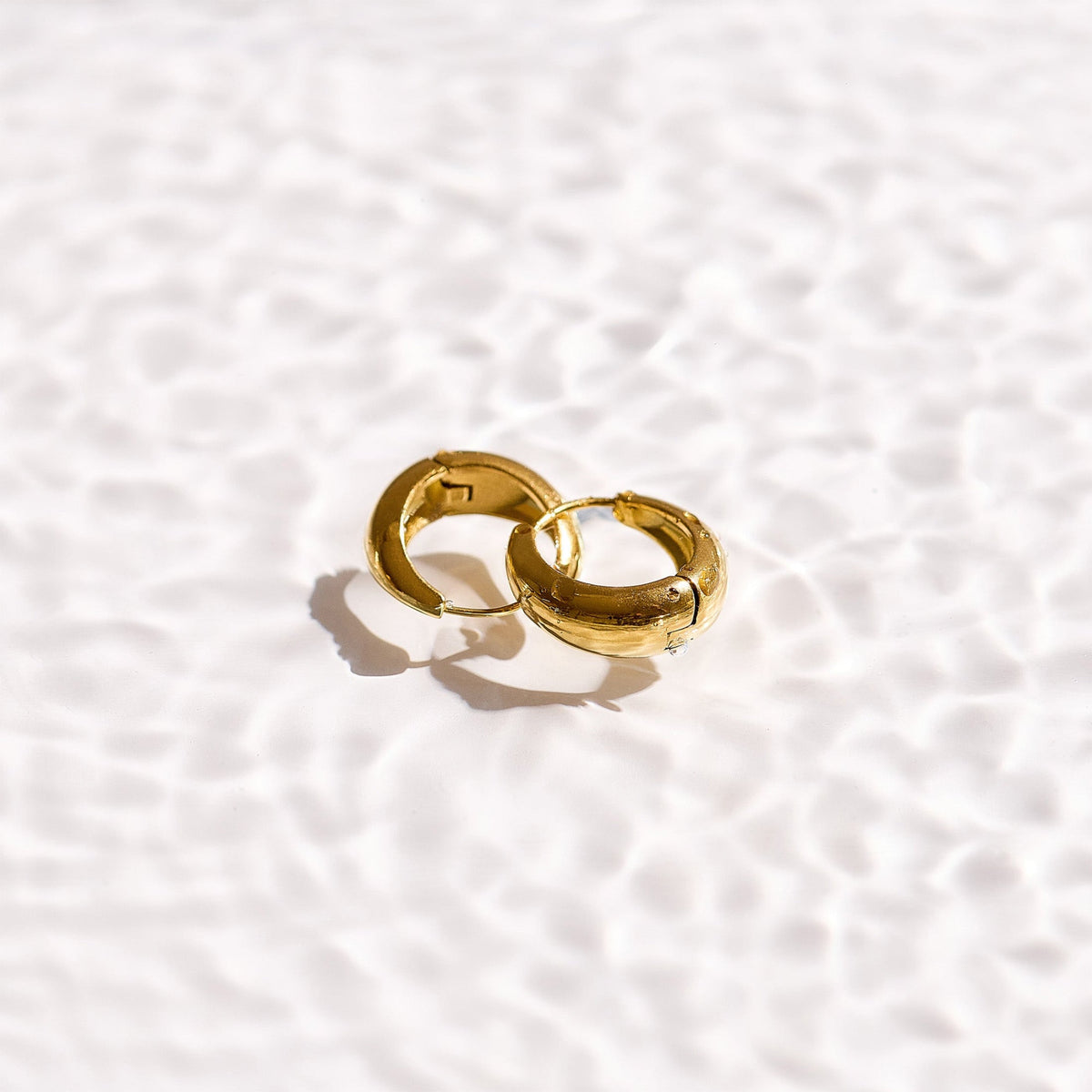 Teardrop Small Curve Hoop Earrings